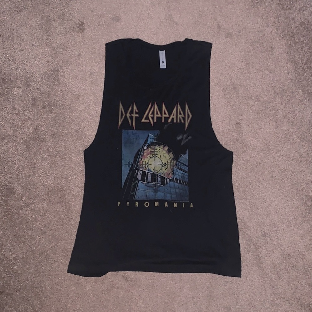 Def Leppard shirt